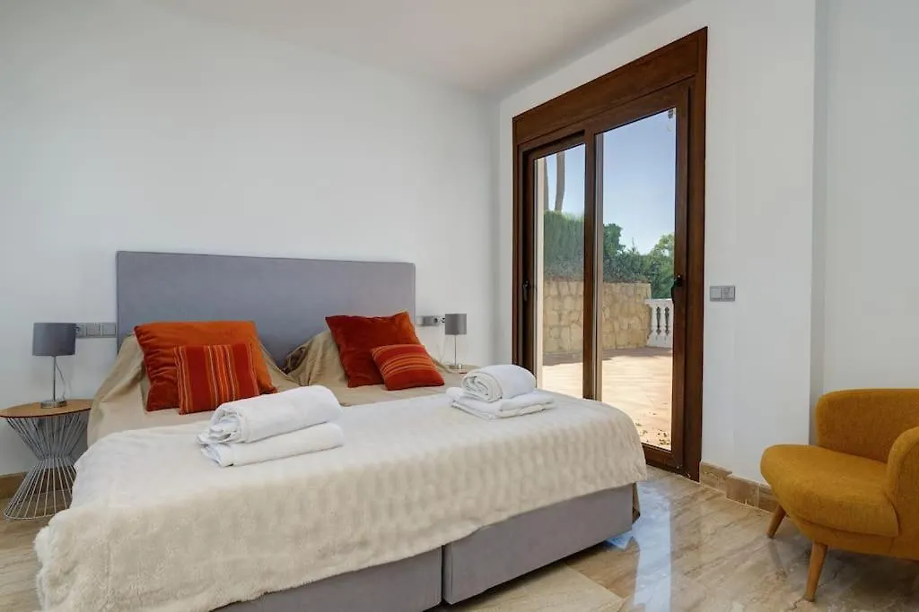 Villa Uno - Stunning 4 Bedroom Villa With Pool Malaga