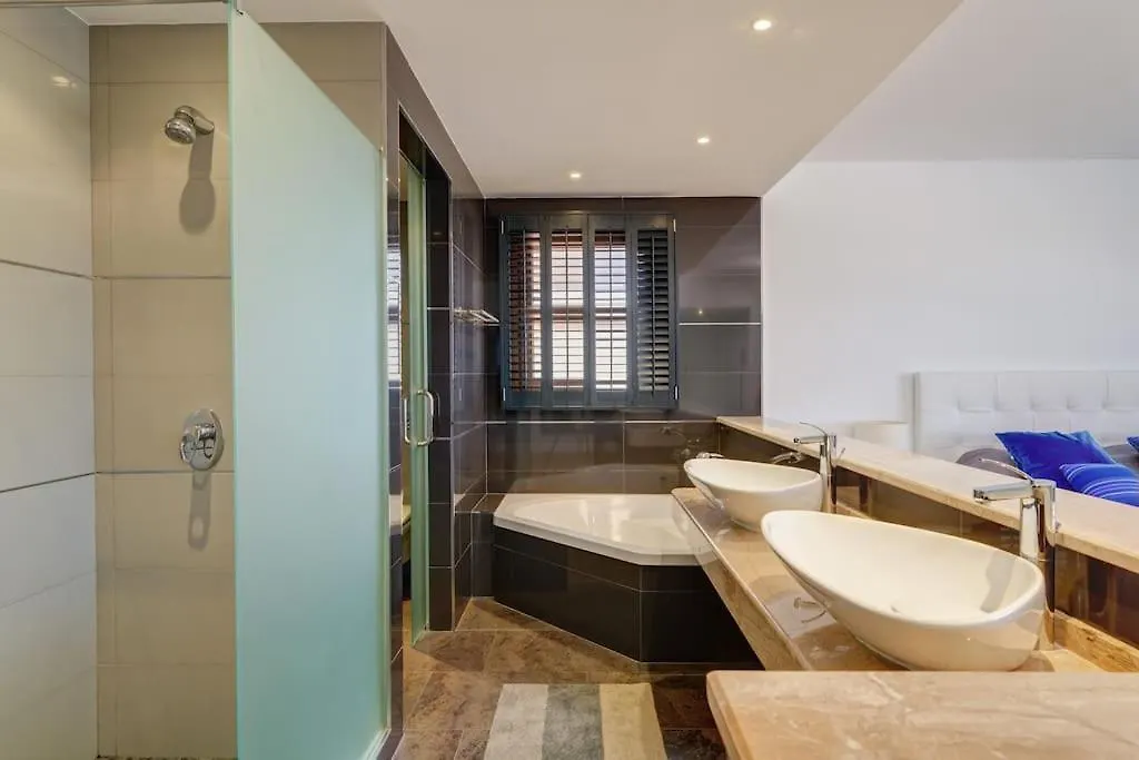 Villa Uno - Stunning 4 Bedroom Villa With Pool Malaga