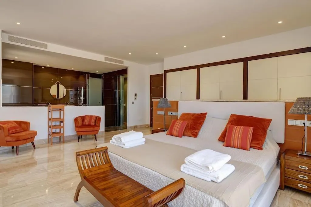 Villa Uno - Stunning 4 Bedroom Villa With Pool Malaga