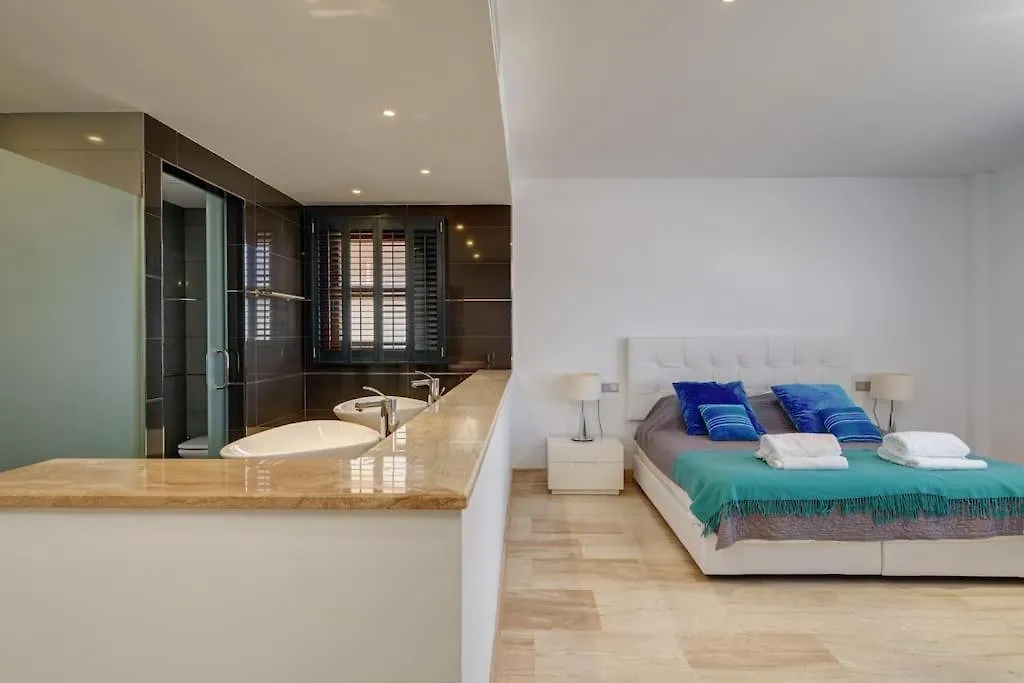 Villa Uno - Stunning 4 Bedroom Villa With Pool Malaga