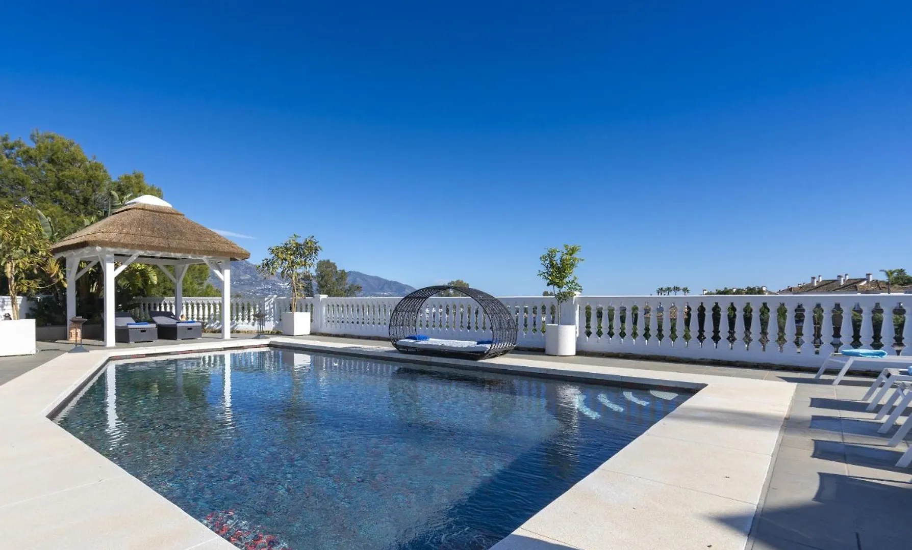Villa Uno - Stunning 4 Bedroom Villa With Pool Malaga