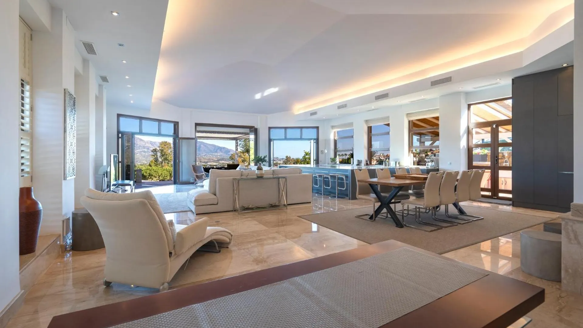 Villa Uno - Stunning 4 Bedroom Villa With Pool Malaga