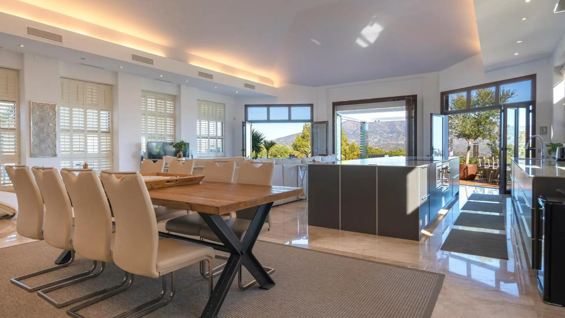 Villa Uno - Stunning 4 Bedroom Villa With Pool Malaga